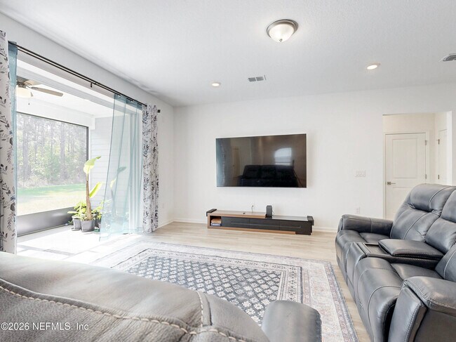 Building Photo - 401 Archstone Wy