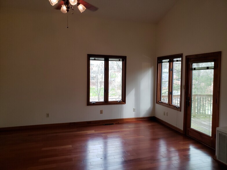 Bonus area - 7415 Savannah Dr