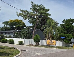 Building Photo - 202 Poinsettia Pine Ct