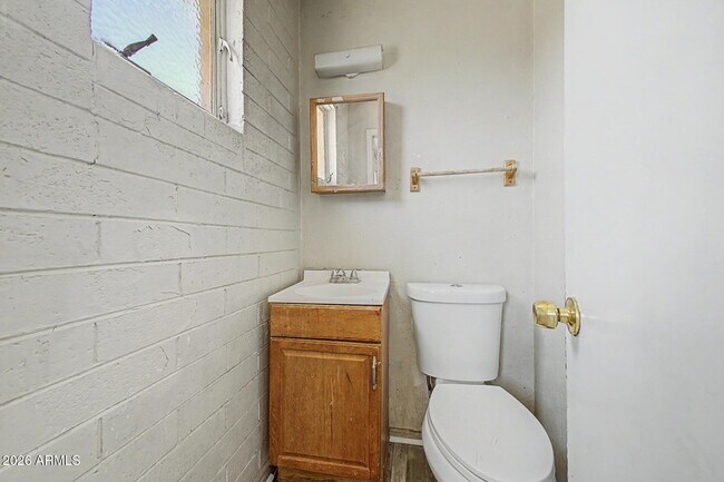 Building Photo - 5828 N 63rd Dr