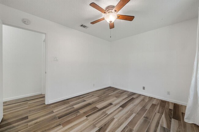 Building Photo - 9618 Sugar Hill Dr