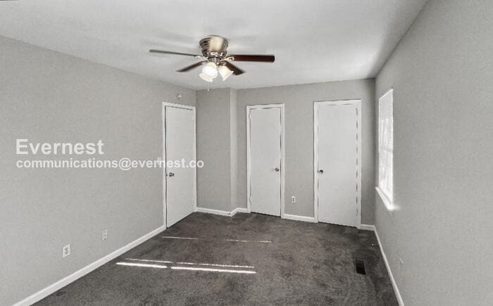 Building Photo - 2463 Hampstead Dr