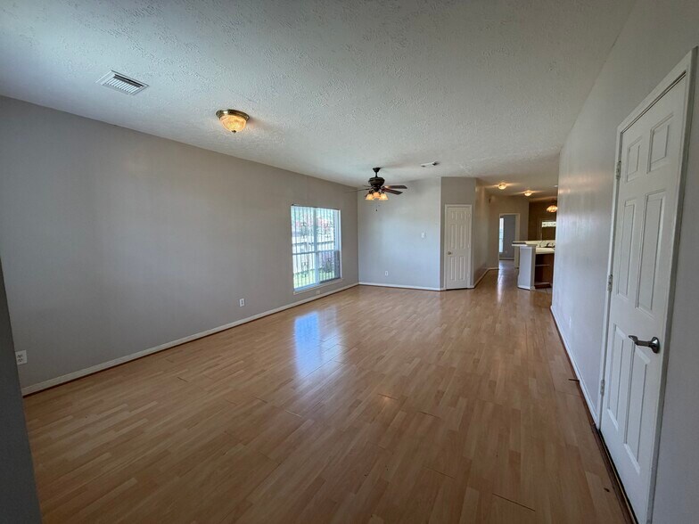 Building Photo - 13403 Agarita Ln