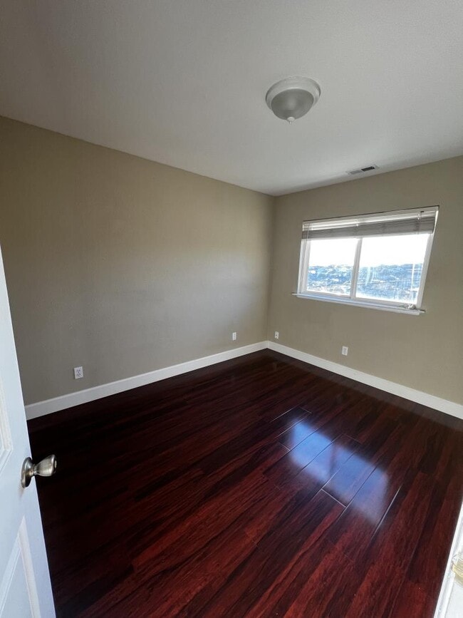 Building Photo - 419 Avalon Dr