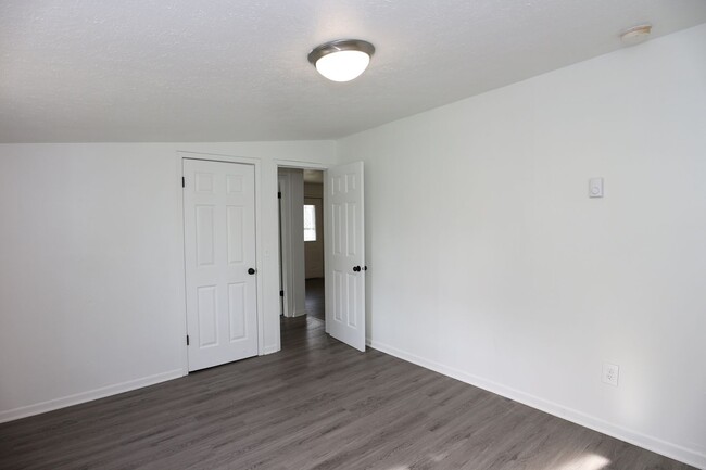 Building Photo - 033