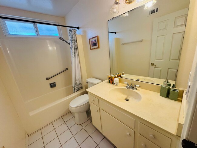 Building Photo - Charming 3-Bedroom Retreat