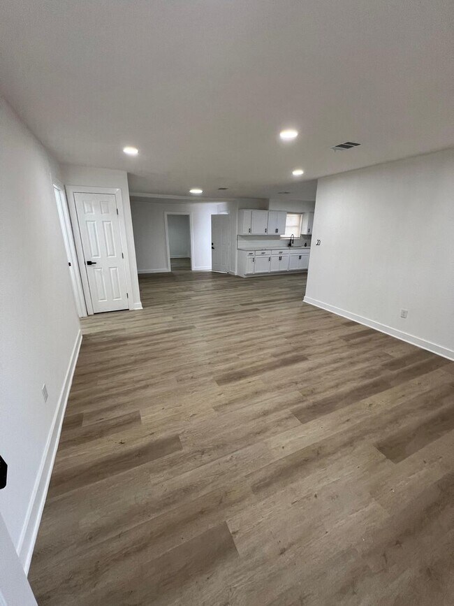 Building Photo - Gorgeous all renovated Home in Houston TX,...