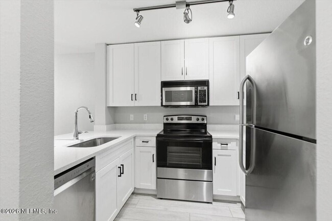 Building Photo - 5 Arbor Club Dr