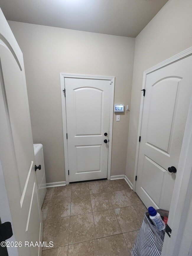 Building Photo - 417 Elwick Dr