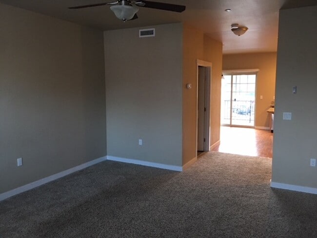 Building Photo - 3 LEVEL CONDO W/ UPGRADES, GARAGE/ FENCED ...