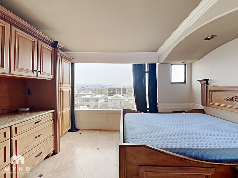 Building Photo - 280 Island Ave