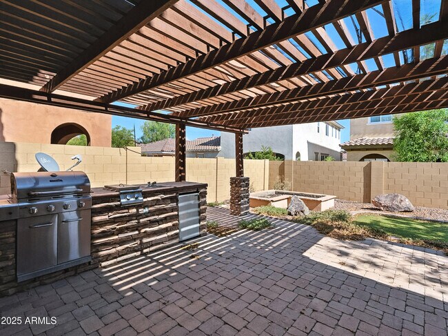 Building Photo - 1185 E Gail Dr