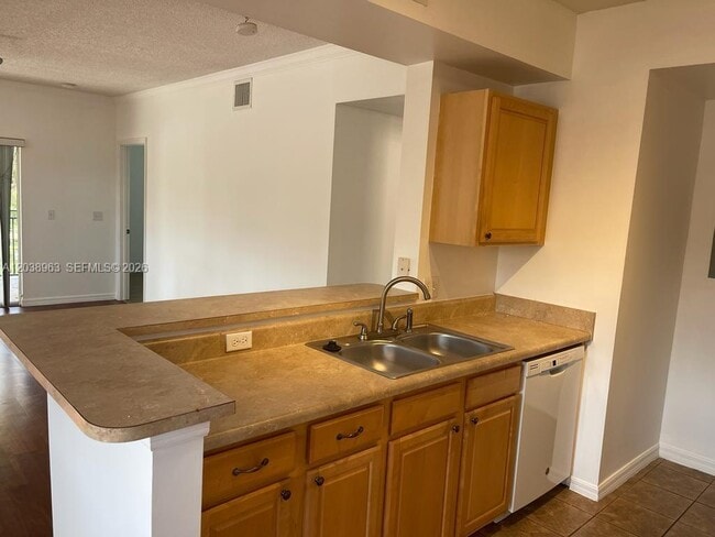 Building Photo - 2412 Centergate Dr