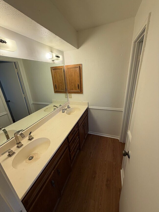 Building Photo - 2418 Guerrero Dr