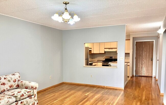 Building Photo - 8 Nahant Pl