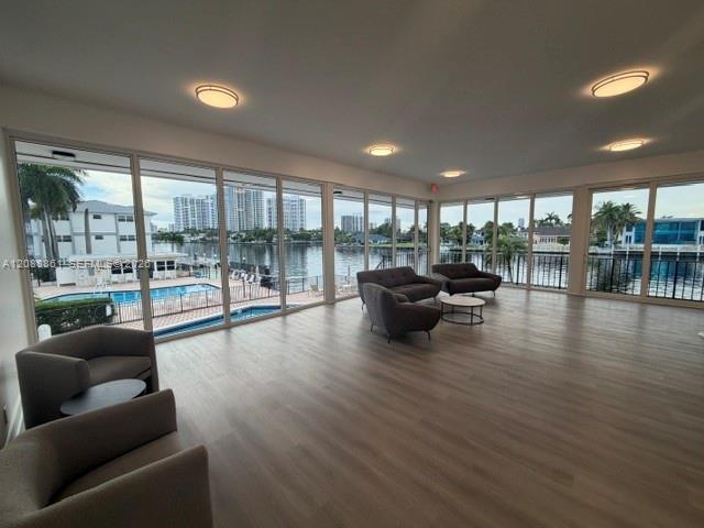 Building Photo - 3113 S Ocean Dr