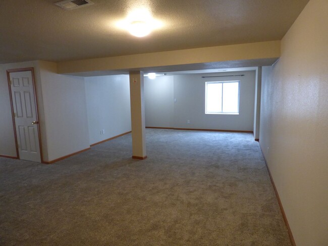 Building Photo - 3 Bedroom home in Loveland