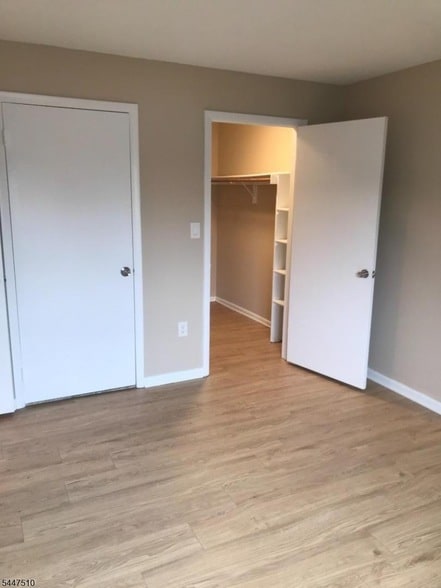 Building Photo - 4811 Ravens Crest Dr