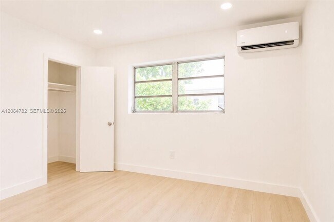 Building Photo - 355 NE 55th Terrace