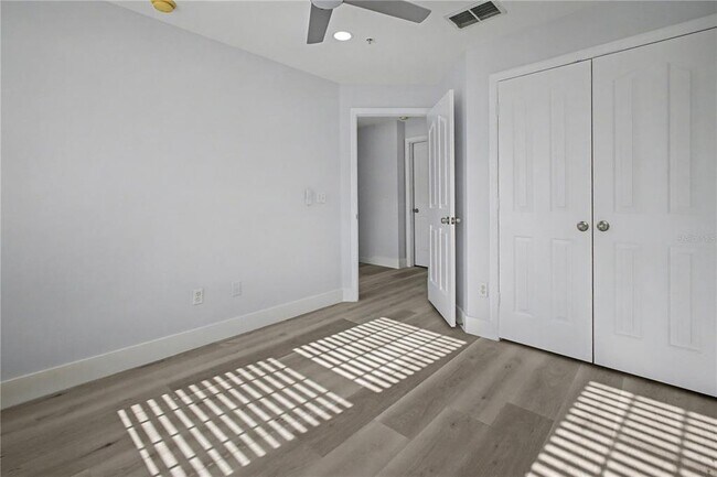 Building Photo - 1042 Waterside Dr