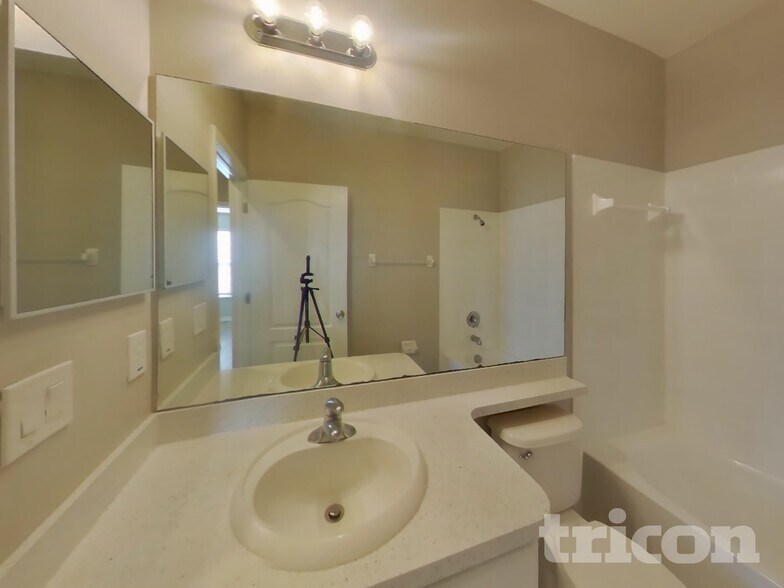 Building Photo - 1438 Delano Trent St