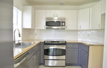 Building Photo - 3344 Alba Cir