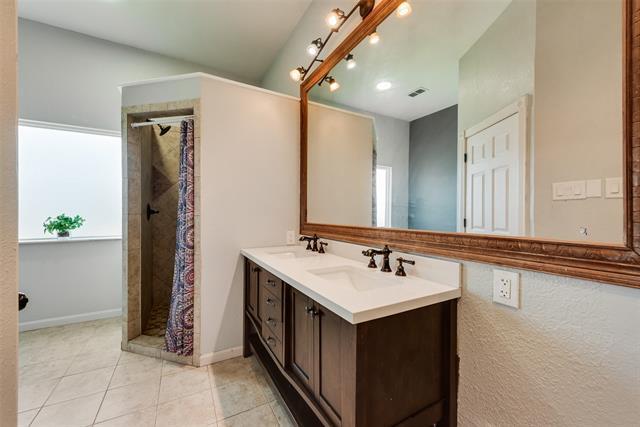 Building Photo - 10605 Bachman Dr