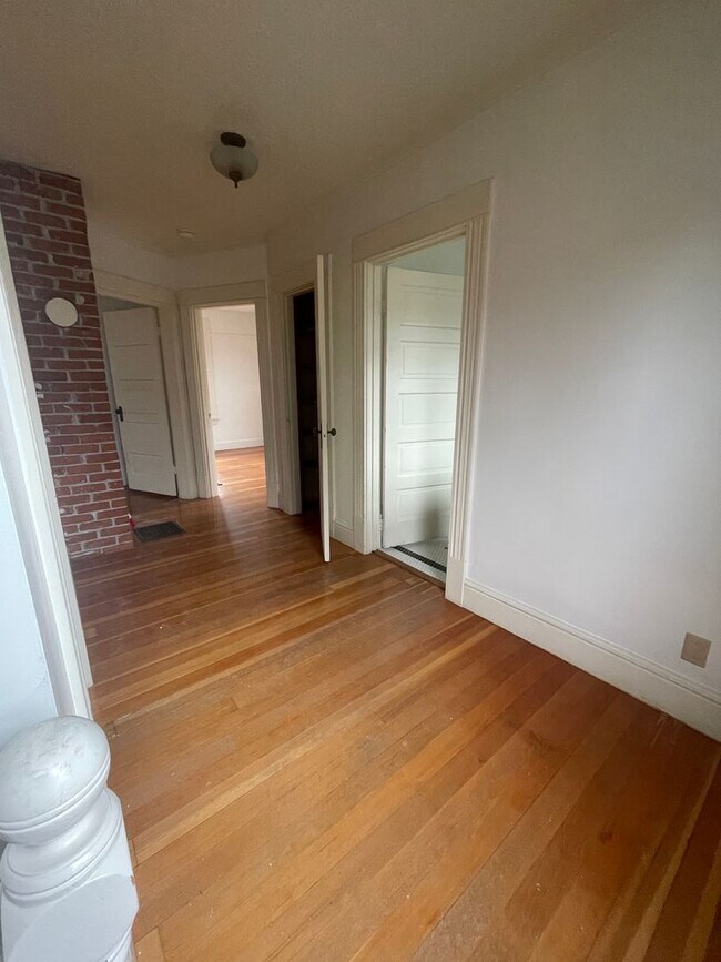 Building Photo - 2002 NE 13th Ave