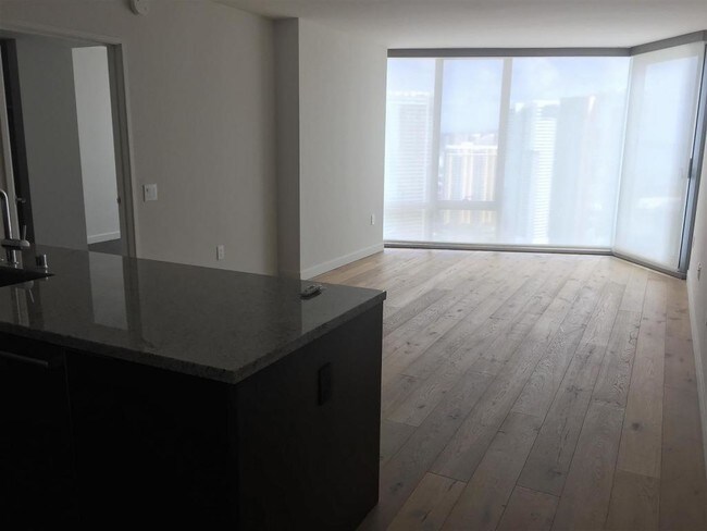 Building Photo - 1001 Queen St