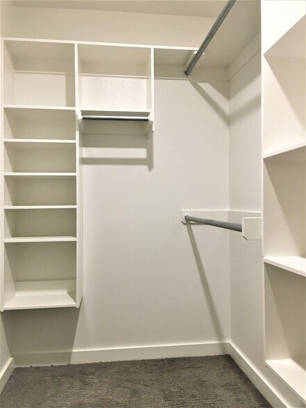 Closet - 10648 Brothers Ln