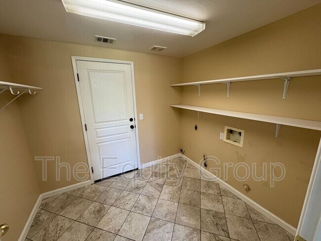 Building Photo - 312 W Reese Ave