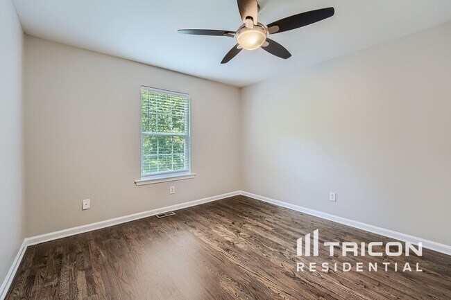 Building Photo - 3828 Autumn View Ln NW