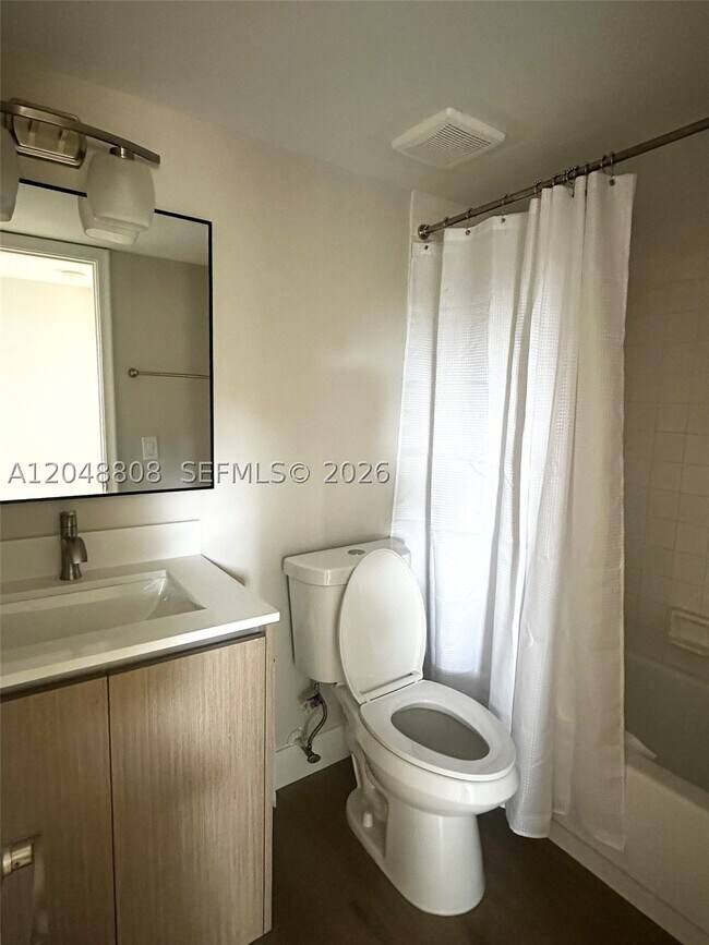 Building Photo - 2540 W 67th Pl