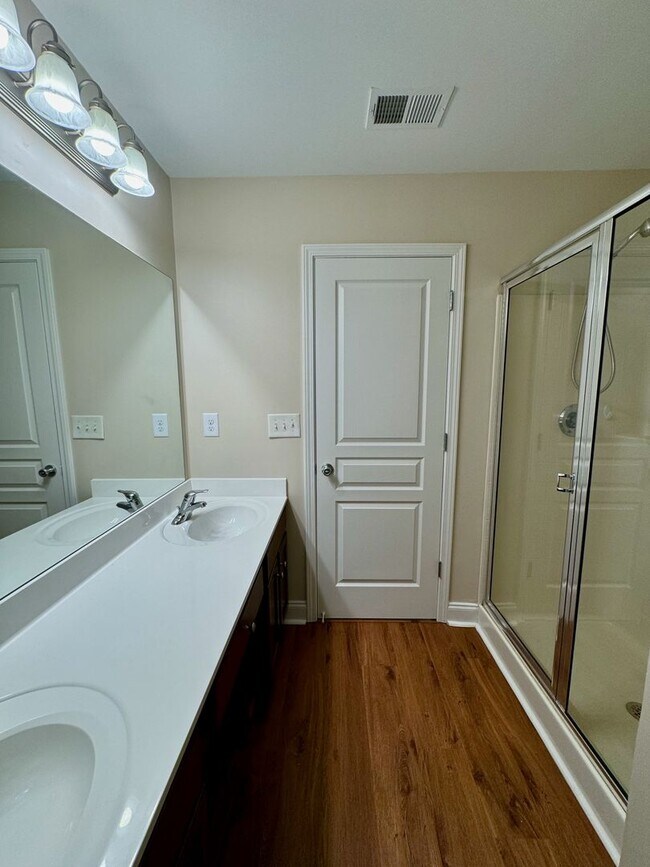 Building Photo - Better than New!