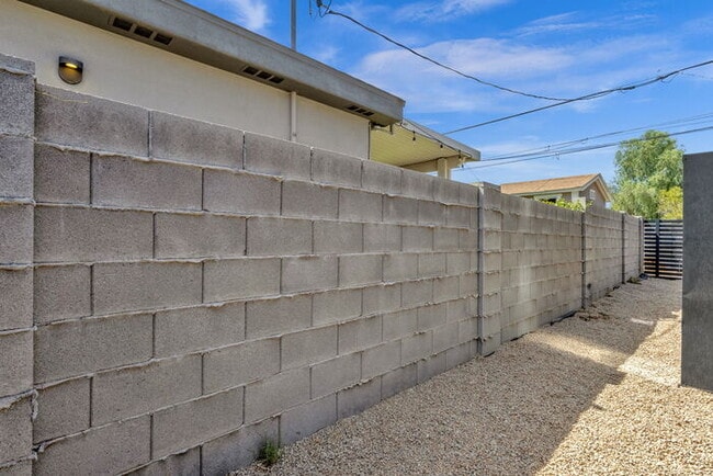 Building Photo - Brand NEW house built this year in Uptown Phx