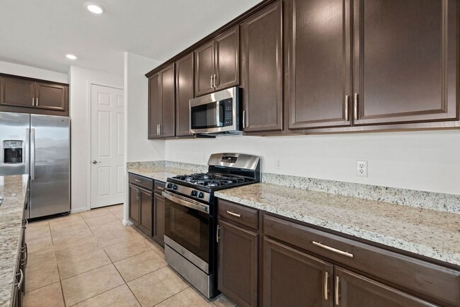 Building Photo - Beautiful 3 Bedroom Home in La Estancia & ...