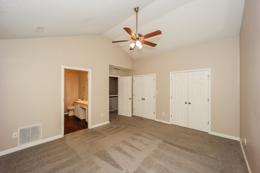 Building Photo - 19 Woodlake Dr