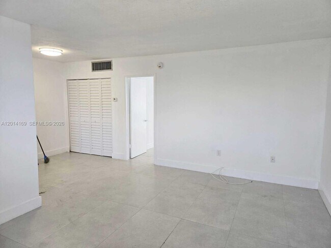 Building Photo - 1475 NE 125th Terrace