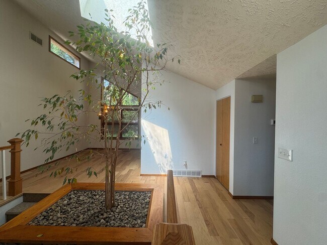Building Photo - Charming 3 Bed, 3 Bath Home in Spokane Val...