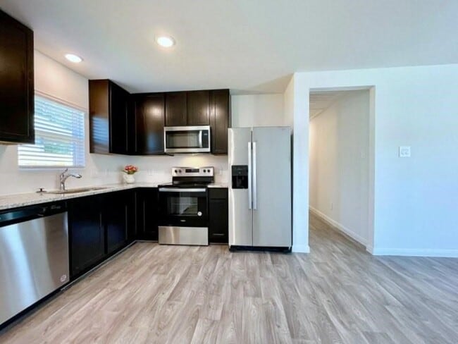 Building Photo - 13010 Sorrento Bay Dr