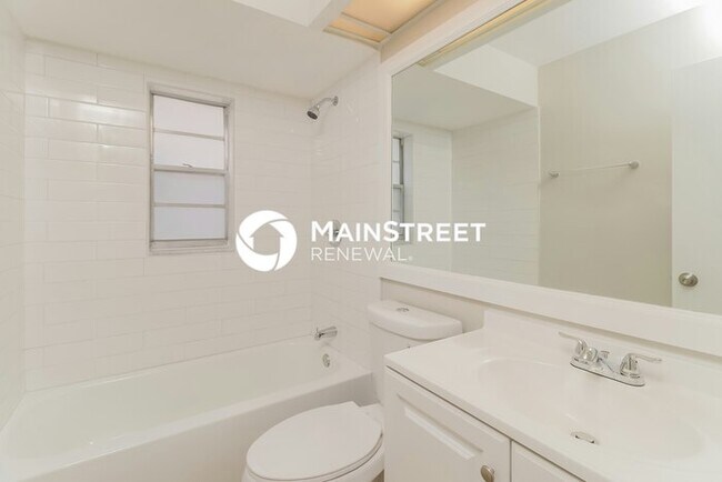 Building Photo - 3 Bedroom Pet-Friendly Home in Tampa, FL with Main Street Renewal