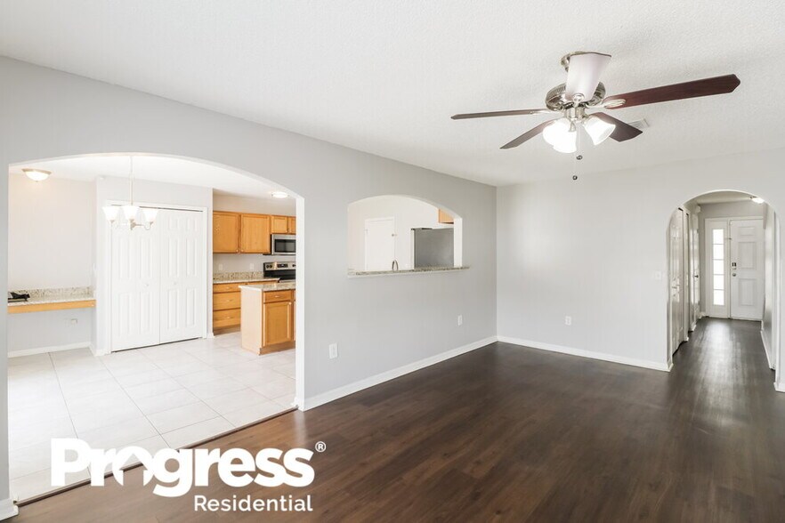 Building Photo - 30249 Birdhouse Dr