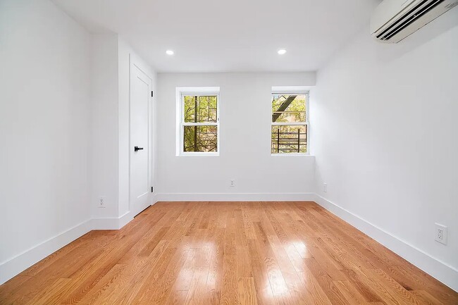 Primary Photo - 457 Park Pl