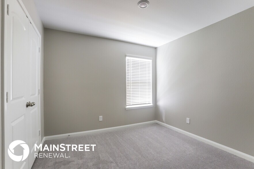 Building Photo - 25221 Dickens Dr