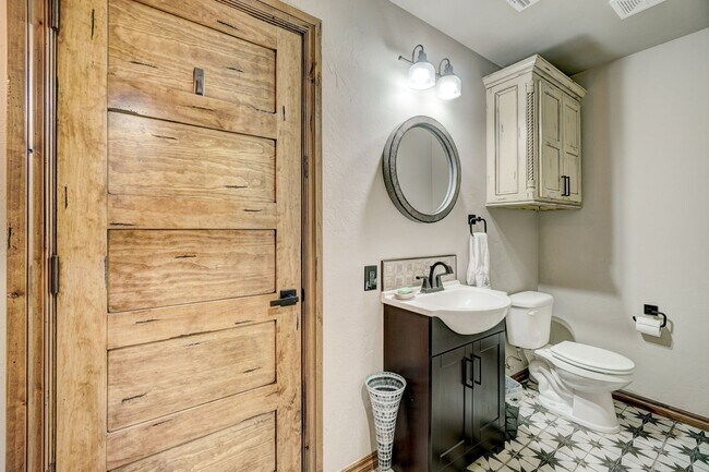 Building Photo - 4009 NE Realtree Dr
