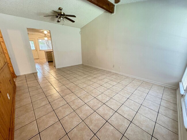 Building Photo - 2404 Shoemaker Dr