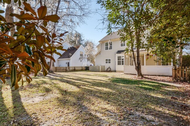 Building Photo - Your Modern West Ashley Retreat!