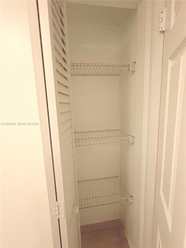 Building Photo - 7208 Fairway Dr