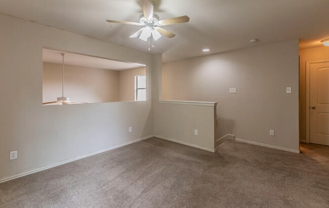 Building Photo - Spacious 1 Bedroom 1 Bath Available NOW