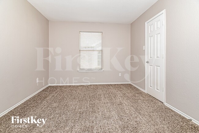 Building Photo - 2103 Cardinal Dr